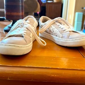 Universal Thread Tennis Shoes